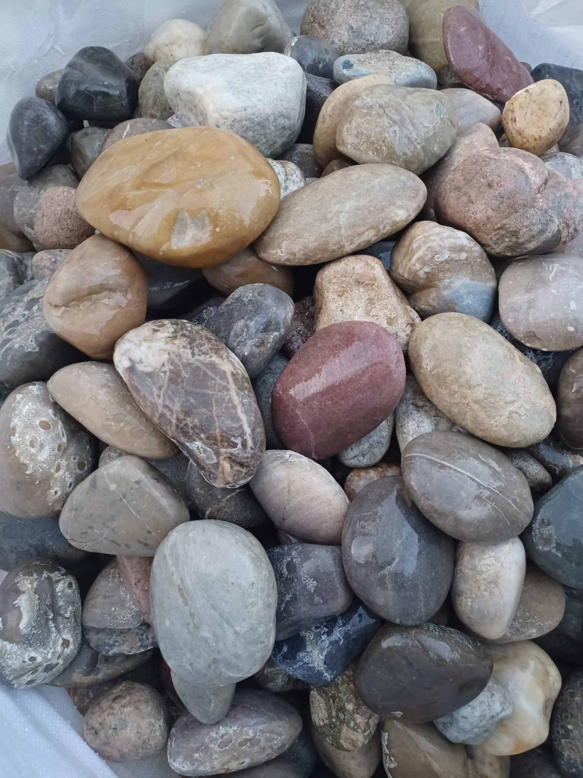 Produits 11 galets muticolores scaled